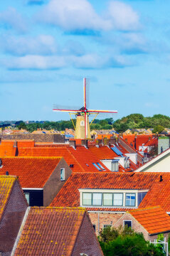 Netherlands, Zeeland, Westkapelle, townscape with windmill&Ocirc;&oslash;&Omega;
