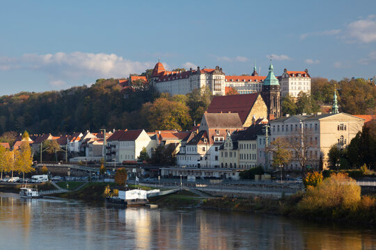 Germany, Saxony, Pirna, Town on bank of river Elbe