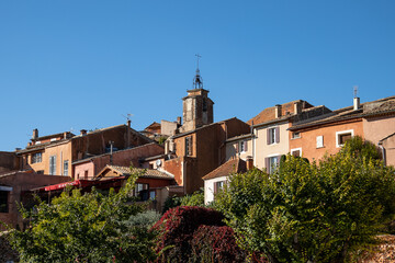 Fototapeta na wymiar vue du village de Roussillon dans le Vaucluse