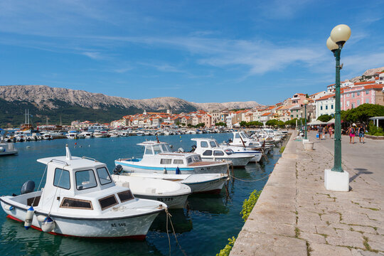 Croatia, Kvarner Gulf, Baska, Promenade