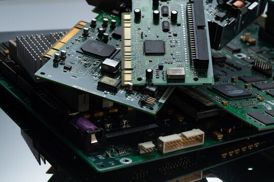 Chip circuit board
