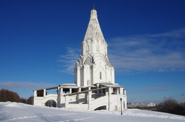 Fototapeta na wymiar MOSCOW, RUSSIA - February, 2021: Winter day in the Kolomenskoye estate. Church of the Ascension