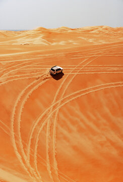 Sultanate Of Oman, Wahiba Sands, Dune bashing in a SUV
