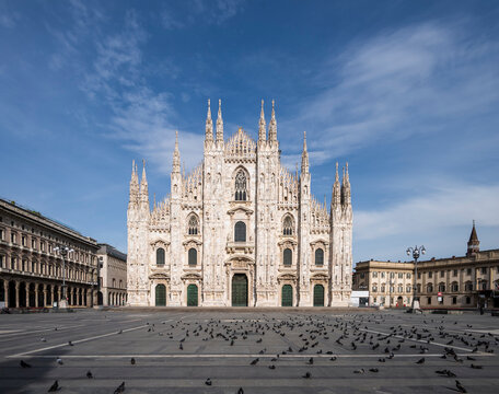 Italy, Milan, Flock of birds at Piazza del Duomo during COVID-19 outbreak