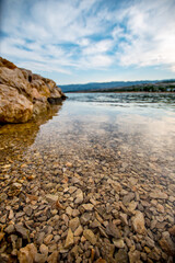 Wasser, Strand, Kies, Felsen in Kroatien
