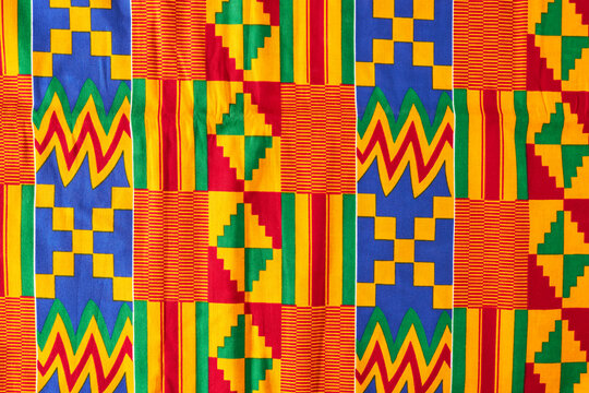 Tribal Kente cloth style vector pattern, african seamless design with  geometric shapes inspired by traditional fabrics or textiles from Ghana  known as nwentoma Stock Vector