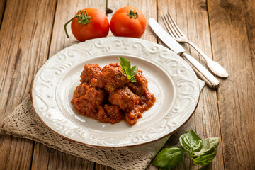 meat balls with tomato sauce traditional italian recipe