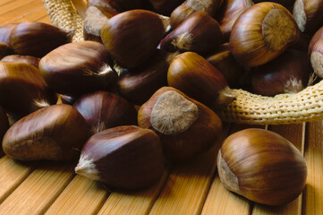 edible chestnuts kasztany jadalne - obrazy, fototapety, plakaty