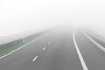 Fototapeta na wymiar Autostrada do nieba