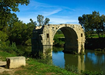 Fototapeta na wymiar Pont, vois Domitia et oppidum d'Ambrussum.