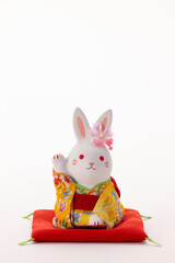 うさぎ年の年賀素材、手招きする兎
