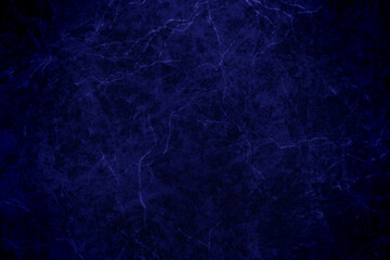 Tło, tekstura, ściana. Ciemna popękana ściana © markstudio2008