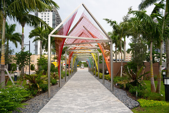 Architectural shapes - Outdoors - Downtown Doral