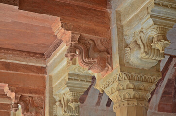Scenic view of a corbel with decorations of Amer fort in India © Sumit Kumar/Wirestock