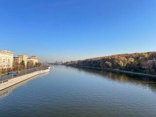 Obraz premium Moscow river in autumn