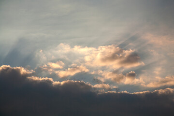 Fototapeta na wymiar wolkiges Sonnenlicht