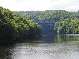 Obraz premium Urfttalsperre – Urfttalstausee in der Nordeifel