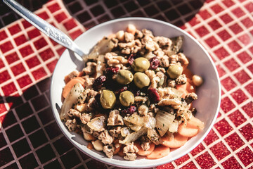 Ensalada con aceitunas.