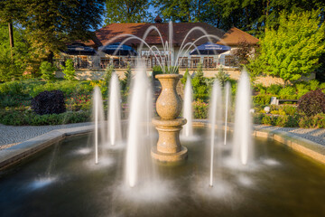 Fontanna przed pijalnią wody mineralnej w Piwnicznej-Zdroju.