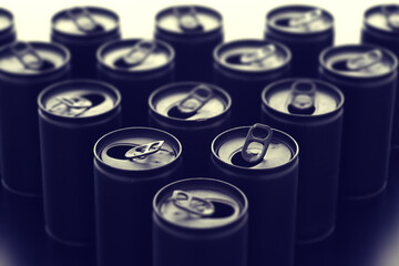 黒く塗りつぶした缶