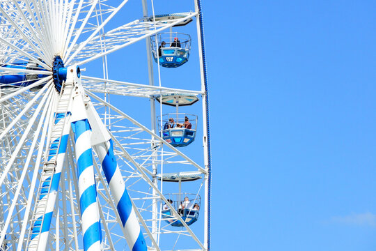 D&eacute;tails de la Grande Roue dans la Place des Quinconces &agrave; Bordeaux, France