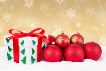 Fototapeta na wymiar Christmas card gift present gold decoration gifts winter snow snowing balls