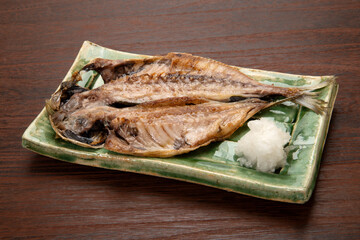 鯵の干物の炭火焼