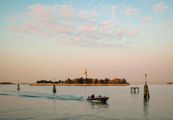 San Lazzaro degli Armeni. Venezia. Panorama all'alba