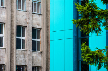 Obraz na płótnie Canvas Modern building.Modern office building with facade of glass