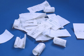 Scattered fiscal checks. Money is like water. Today there are, and tomorrow they are not.