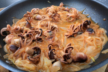 Pulpo con cebolla