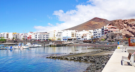 Fototapeta na wymiar Puerto y playa de La Restniga, El Hierro, Santa Cruz de Tenerife, Islas Canarias, España, Europa 
