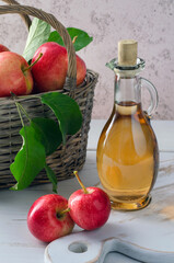 Apple cider vinegar and ripe apples