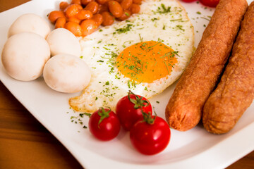 sausages with vegetables and egg