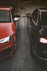 Audi RS4 mit Audi nebeneinander Motiv Faust Begrüßung  - obrazy, fototapety, plakaty
