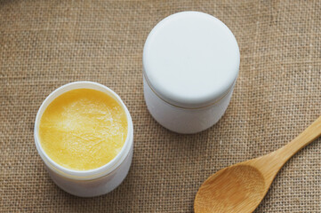 Manually obtain royal jelly, natural food