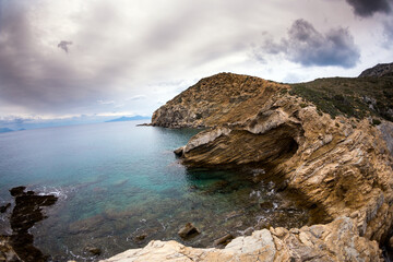 Fototapeta na wymiar Beautiful rocky coast, sea on a cloudy day
