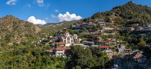 Obraz premium Panorama of the mountain village of kalopanaiotis in Cyprus