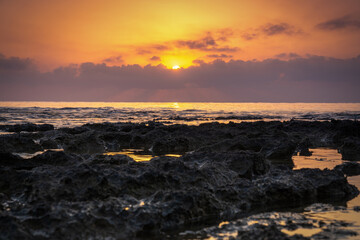 Obraz premium Sunrise over the rocky coast of the Mediterranean Sea
