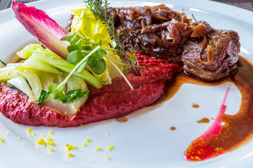 filet de kangourou, sauce bordelaise 