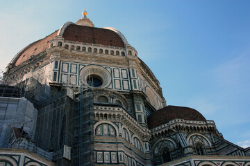 Fototapeta na wymiar facade of florence cathedral with dome in tuscany