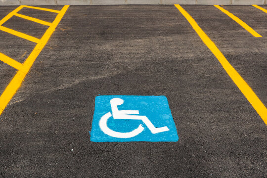 Exclusive parking space for wheelchair users, with blue and white paint on the road that symbolizes the person in this condition.
