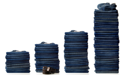 Jeans Hosen Stapel mit Gürtel - Freigestellt