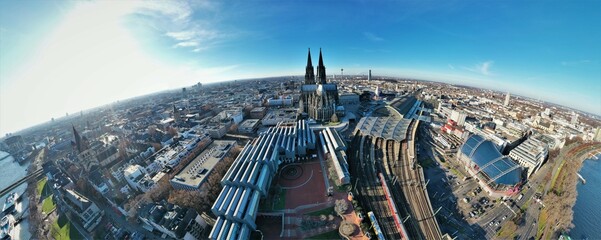 Luftaufnahmen Luftbilder Koeln Dom Rhein Theater Deutz Bahnhof  Rheingarten Panorama