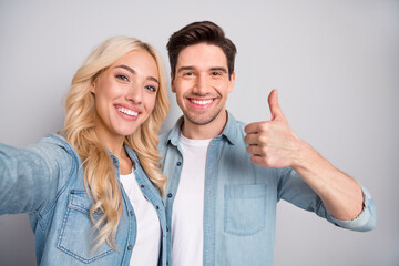 Photo of young cheerful couple happy positive smile make selfie show thumb-up like cool isolated over grey color background