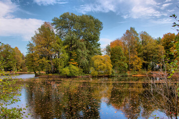 Obraz premium Autumn landscape on Elagin Island in St. Petersburg
