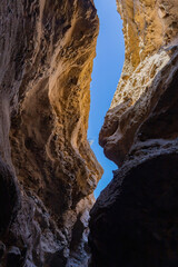 Obraz premium Hiking in a slot canyon of Lake Mead