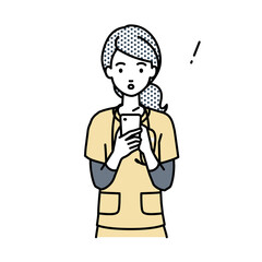 立ってスマートフォンを操作して何かに気づいて驚いた看護師の女性
