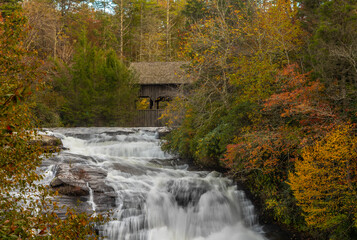 Fototapeta na wymiar Waterfall bridge