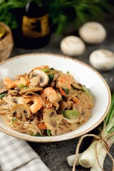 Glass noodles with mushrooms, shrimps, garlic and green onions.